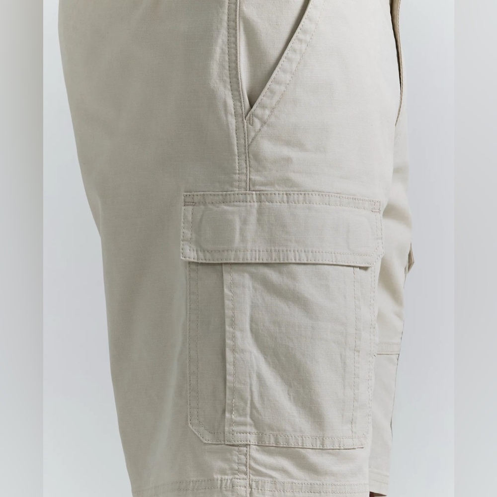 Men’s Wrangler Authentics Stretch Cargo Short Size 42 - Picture 6 of 9